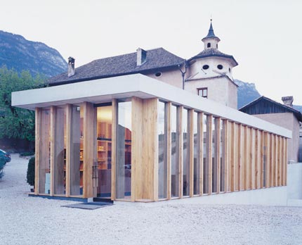 Sede della Cantina Manincor; Architetti: Walter Angonese, Rainer Köberl collaboratrice Silvia Boday - © Archiv BILDRAUM 2004