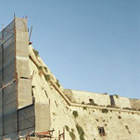 © Mola di Bari, castello angioino in restauro - 17 luglio 2006